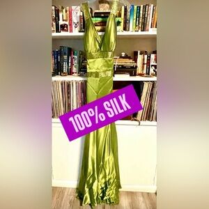 Jovani 100% SILK Green Beaded Backless Evening Gown Size 4 Formal Prom Dress